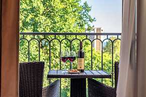 Luxury Apartments Queen