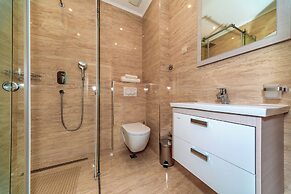 Luxury Apartments Queen