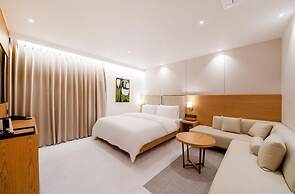 Daisy Hotel