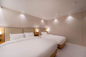 Daisy Hotel