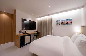 Daisy Hotel