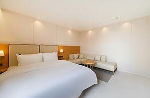 Daisy Hotel