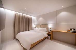 Daisy Hotel