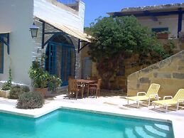 Spacious &comfortable, Traditional Villa- Large Private Pool, Terraces