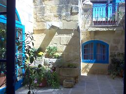 Spacious &comfortable, Traditional Villa- Large Private Pool, Terraces