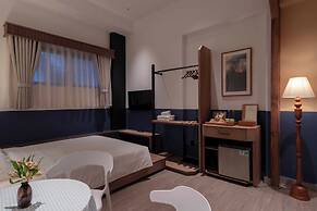 The Lamp Boutique House