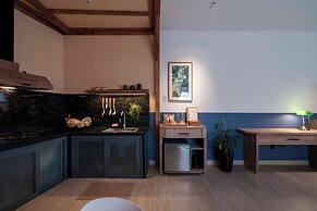 The Lamp Boutique House