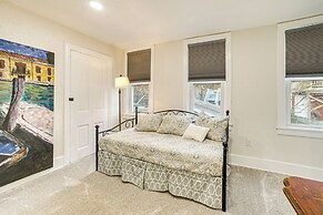 5 Mi to North Shore: Pet-friendly Home!