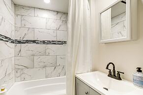 5 Mi to North Shore: Pet-friendly Home!