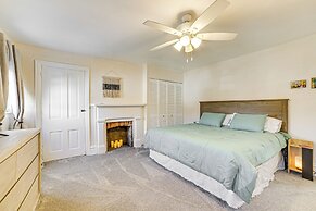 5 Mi to North Shore: Pet-friendly Home!