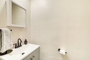 5 Mi to North Shore: Pet-friendly Home!