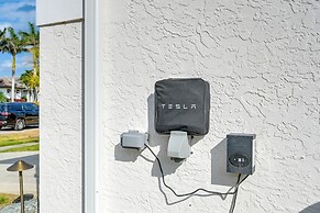 Private Pool, Patio & Peace: Marco Island Getaway