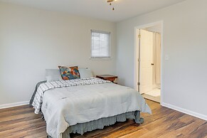 2 Mi to University of Louisville: Apt w/ Deck!