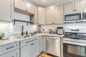 2 Mi to University of Louisville: Apt w/ Deck!