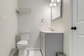 2 Mi to University of Louisville: Apt w/ Deck!