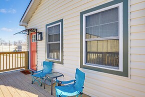 2 Mi to University of Louisville: Apt w/ Deck!