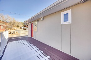 1/2 Mi to Attractions: Apartment w/ Deck