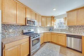 1/2 Mi to Attractions: Apartment w/ Deck