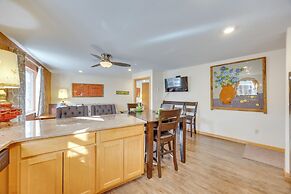 1/2 Mi to Attractions: Apartment w/ Deck