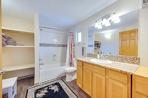 1/2 Mi to Attractions: Apartment w/ Deck