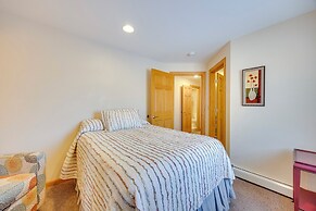 1/2 Mi to Attractions: Apartment w/ Deck