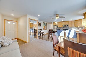 1/2 Mi to Attractions: Apartment w/ Deck