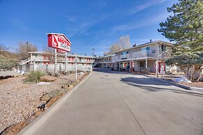 Pikes Peak Mountain Views: Manitou Springs Apt