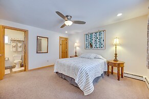 Mountain-view Apt: Walk to Local Attractions!