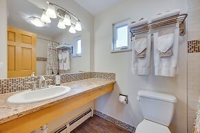 Mountain-view Apt: Walk to Local Attractions!