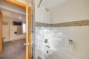 Walk to Attractions: Manitou Springs Studio