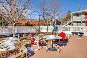 Walk to Attractions: Manitou Springs Studio