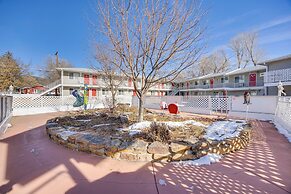 Walk to Attractions: Manitou Springs Studio