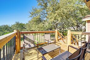 5 Mi to Dtwn Dripping Springs: Cabin w/ Jacuzzi!