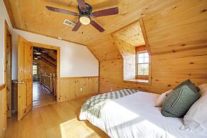5 Mi to Dtwn Dripping Springs: Cabin w/ Jacuzzi!