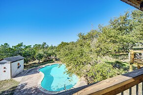5 Mi to Dtwn Dripping Springs: Cabin w/ Jacuzzi!