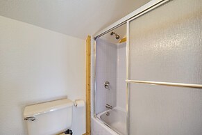 5 Mi to Dtwn Dripping Springs: Cabin w/ Jacuzzi!