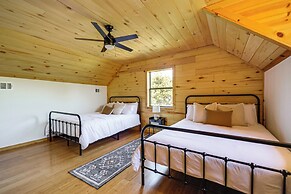 5 Mi to Dtwn Dripping Springs: Cabin w/ Jacuzzi!