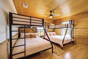 5 Mi to Dtwn Dripping Springs: Cabin w/ Jacuzzi!