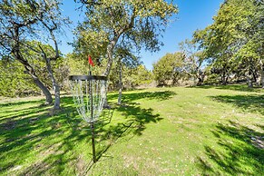 5 Mi to Dtwn Dripping Springs: Cabin w/ Jacuzzi!