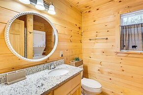 Romantic Log Cabin in the Smokies w/ Fire Pit!