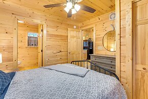 Romantic Log Cabin in the Smokies w/ Fire Pit!