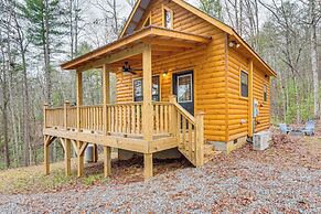 Romantic Log Cabin in the Smokies w/ Fire Pit!