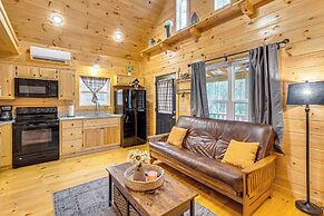 Romantic Log Cabin in the Smokies w/ Fire Pit!