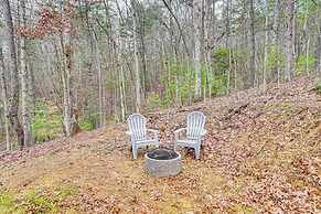 Romantic Log Cabin in the Smokies w/ Fire Pit!
