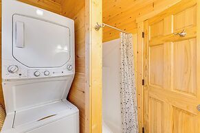 Romantic Log Cabin in the Smokies w/ Fire Pit!