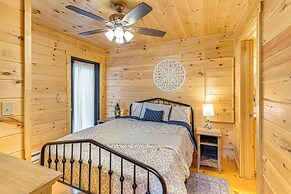 Romantic Log Cabin in the Smokies w/ Fire Pit!