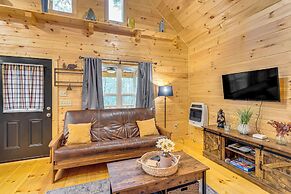 Romantic Log Cabin in the Smokies w/ Fire Pit!