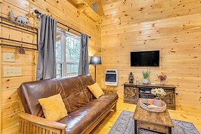 Romantic Log Cabin in the Smokies w/ Fire Pit!