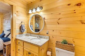 Romantic Log Cabin in the Smokies w/ Fire Pit!