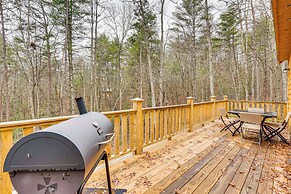 Romantic Log Cabin in the Smokies w/ Fire Pit!